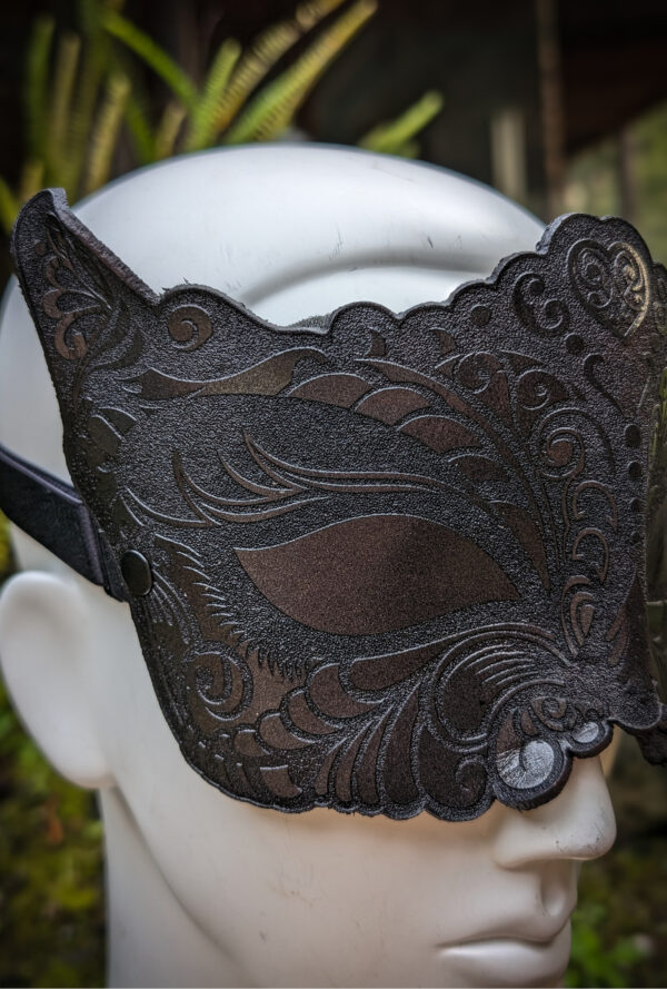 Erotic Blindfold Mouse - Image 2